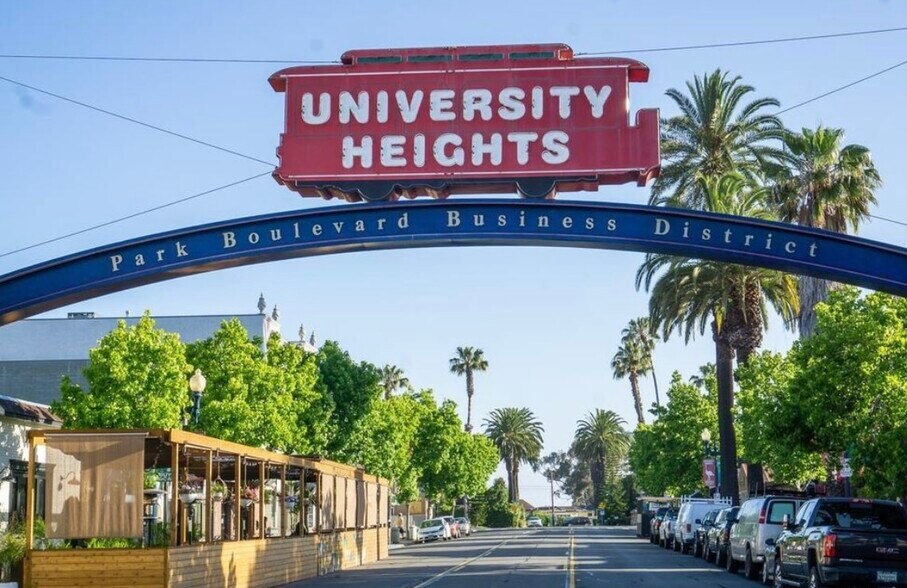 Building Photo - 1818 Carmelina Dr