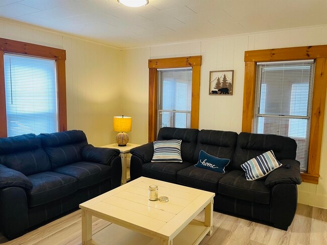 Building Photo - 17 Arch St