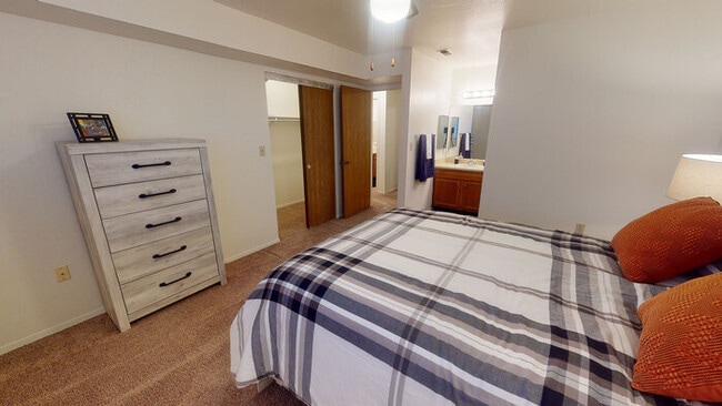 Building Photo - 1057 Sitting Bull Ct