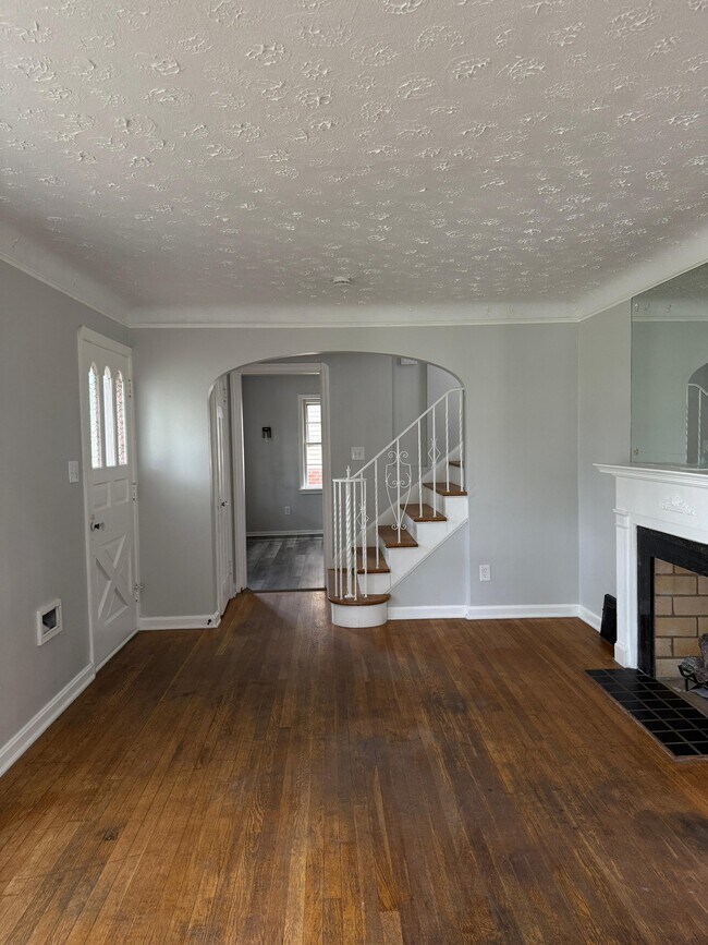 Building Photo - 9704 S Highland Ave
