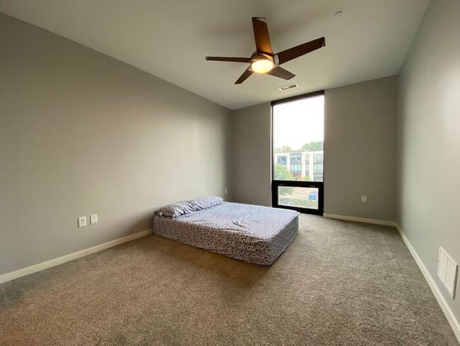 Building Photo - $2,400 | 2 Bedroom, 2 Bathroom Condo | Pet...