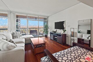 Building Photo - 13650 Marina Pointe Dr