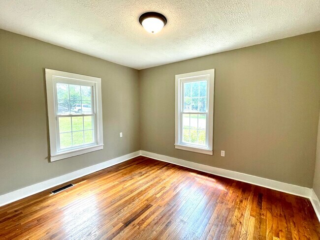 Building Photo - 209 Dixie Dr