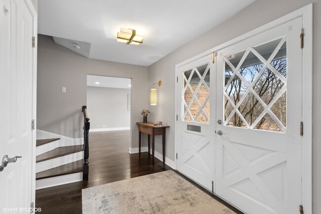 Building Photo - 384 Hastings Ave