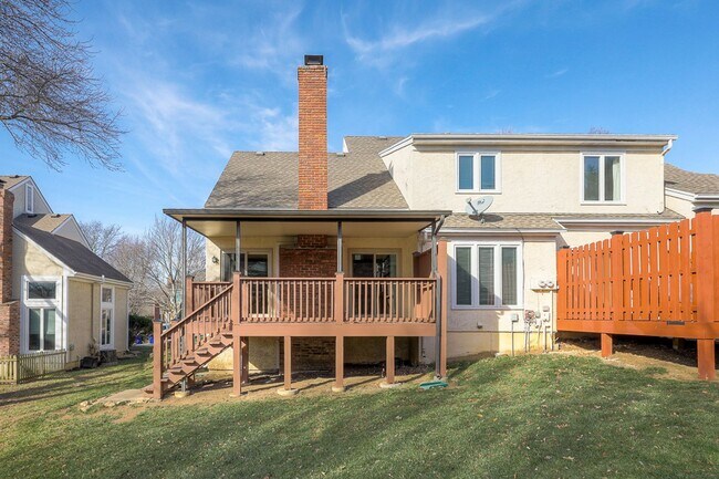 Building Photo - {11409} Updated Duplex in Fantastic Location + Two Car Garage + Main Level Master + Covered Deck