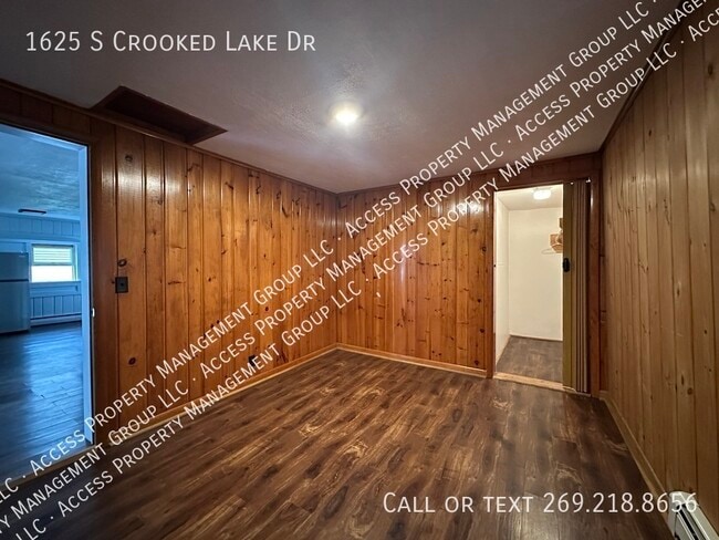 Building Photo - 1625 S Crooked Lake Dr