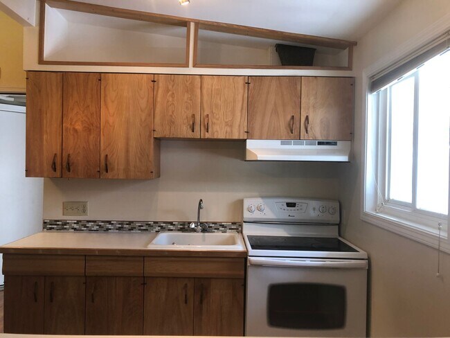 Building Photo - Tillicum 306