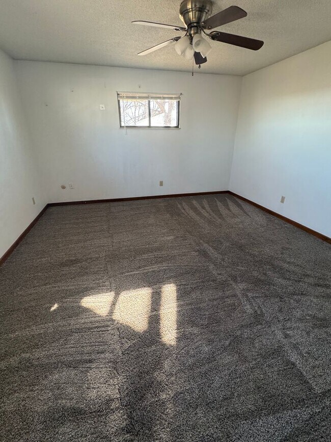 Building Photo - Country living at its best! Traditional farm house avail NOW