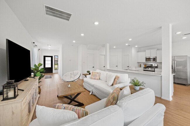 Building Photo - 2019 Iris Hls Ln