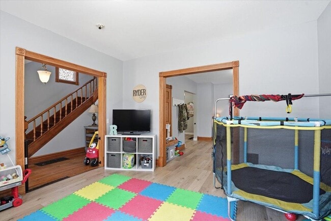 Building Photo - 626 E High St