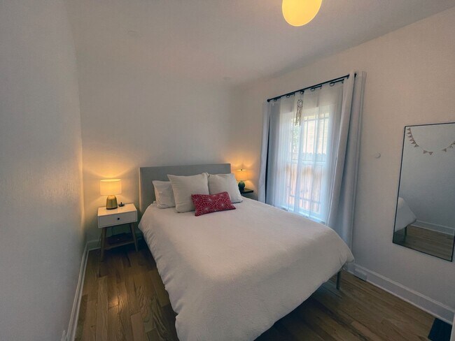 Building Photo - STUNNING Updated Bungalow Home in the West Highlands- Available 8/5!