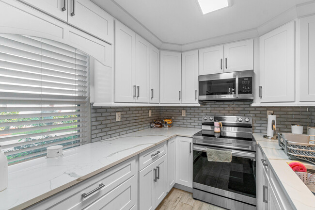 Building Photo - 6 Burgundy A