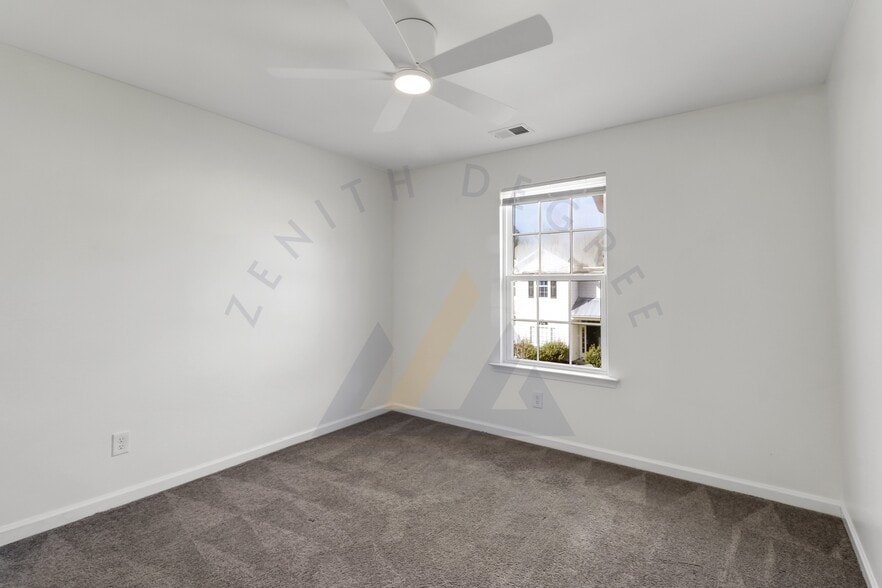 Building Photo - 206 Plumgrass Way