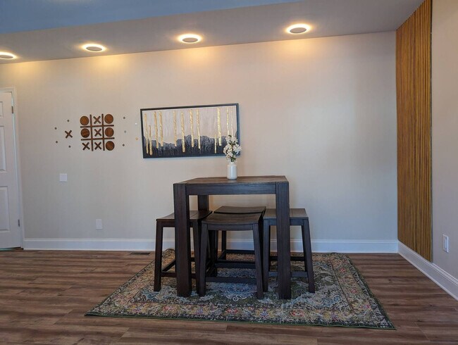 Building Photo - 1303 Colony Dr