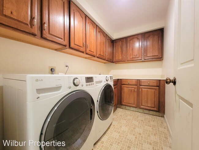 Building Photo - 3 br, 2.5 bath House - 3 Oliver Court