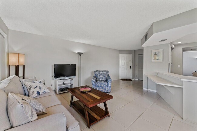 Building Photo - 1605 S US Hwy 1