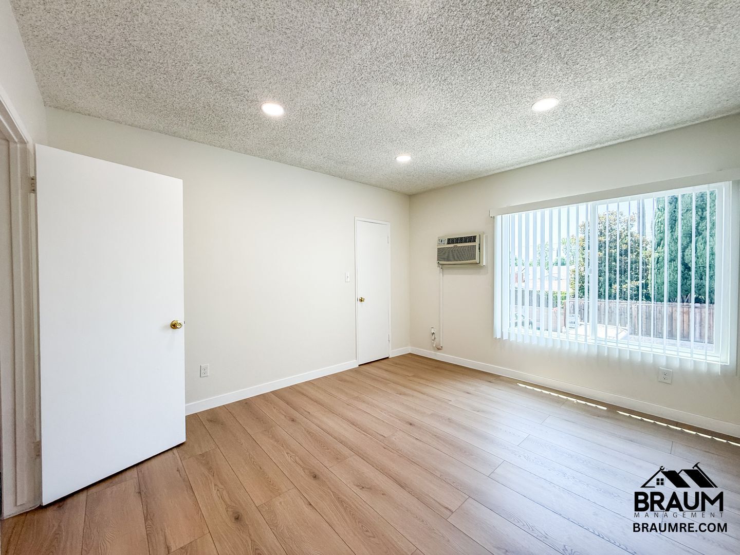 Building Photo - 5461 Kester Ave