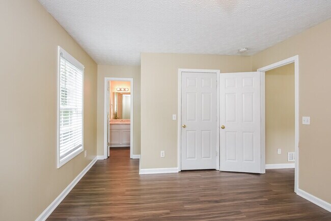 Building Photo - 110 Grove Ln