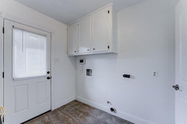 Building Photo - 560 Landfall Ln
