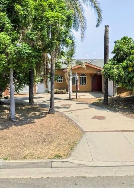 Building Photo - 5928 N Orangecrest Ave