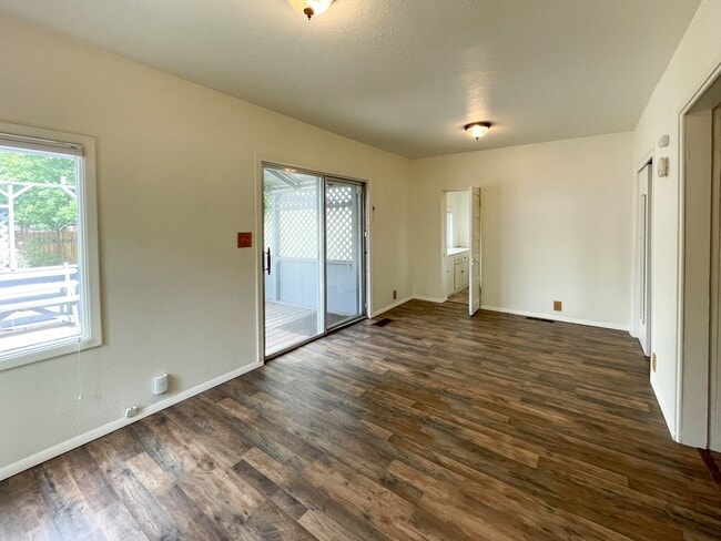 Building Photo - 1116 W Ofarrell St