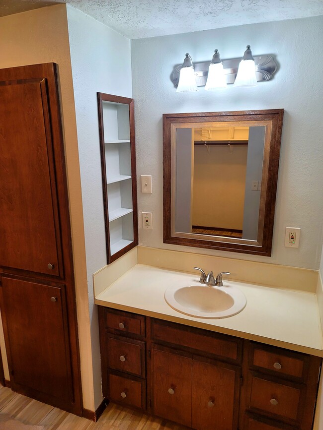 Building Photo - 18220 SW Pheasant Ln