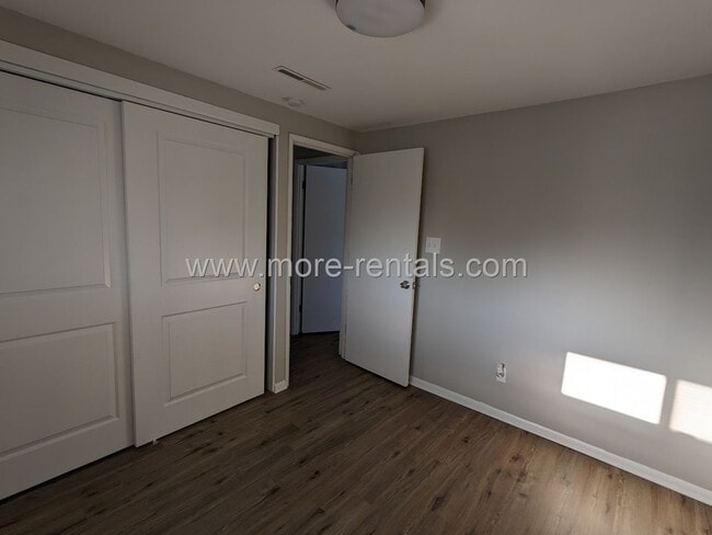 Building Photo - Remodeled Southfield house with large yard