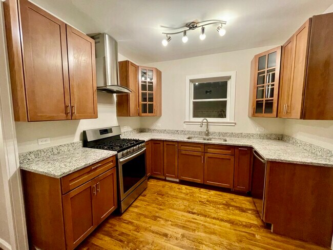 Building Photo - 3431 N Lowell Ave