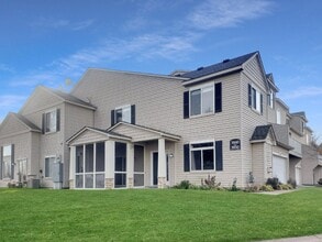 Building Photo - 3BR 2BA End unit Townhome in Stillwater - ...