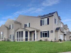 Building Photo - 3BR 2BA End unit Townhome in Stillwater