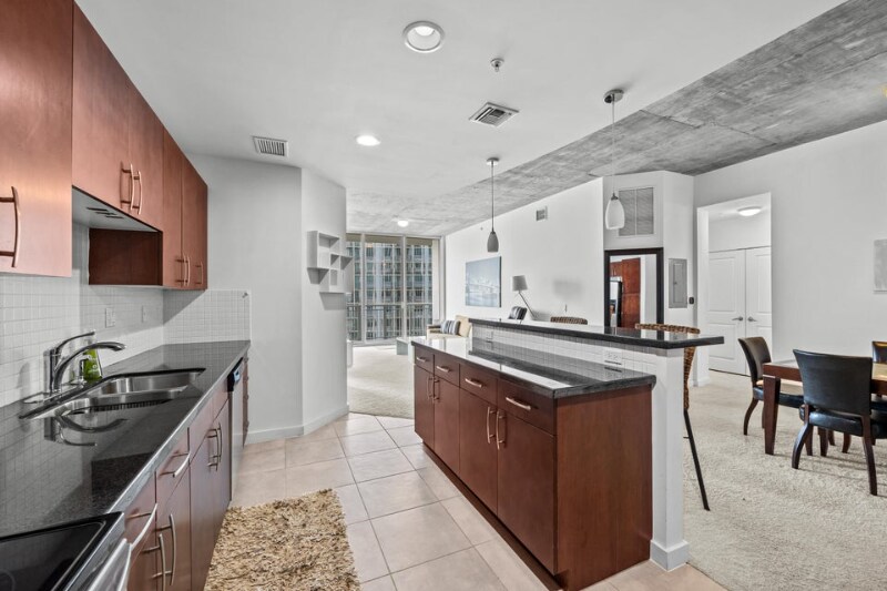 Building Photo - 300 S Australian Ave