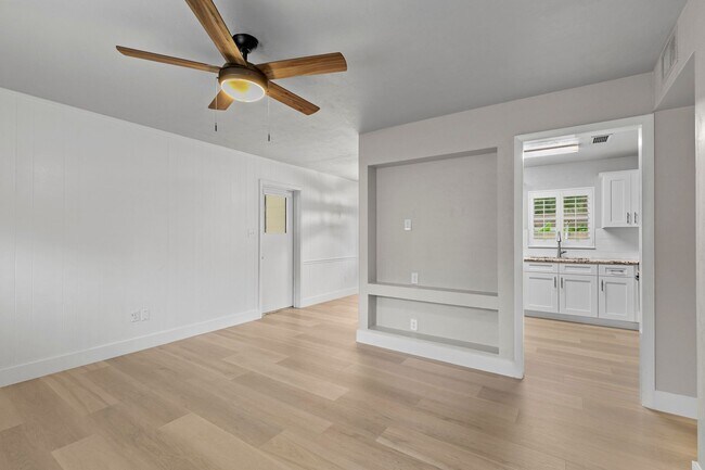 Building Photo - Beautifully Renovated 3 Bedroom 1 Bath Home on Large Corner Lot