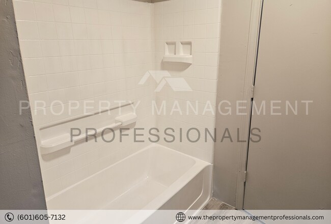 Building Photo - 2814 Smith Robinson St