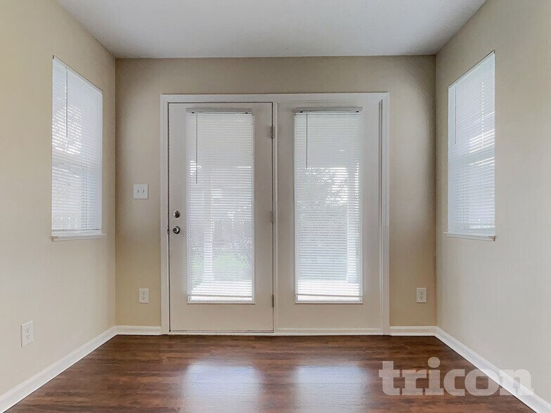 Building Photo - 2522 Swan Sea Dr