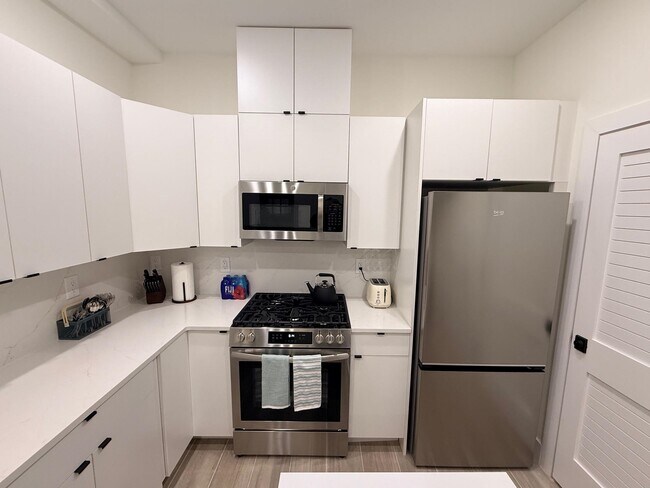 Building Photo - 27 Graham St