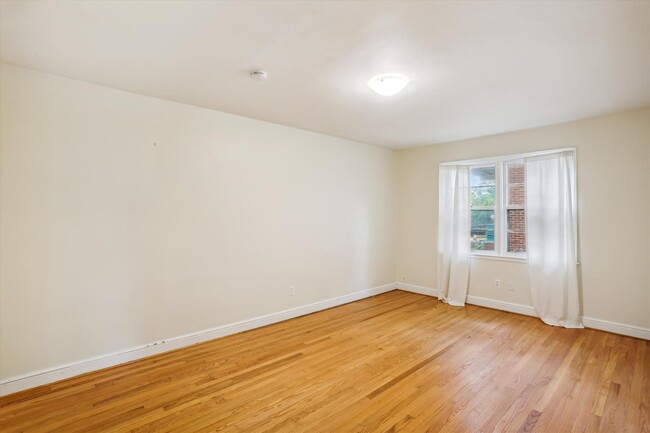 Master Bedroom. Main Level - 14 Mount Olivet Blvd