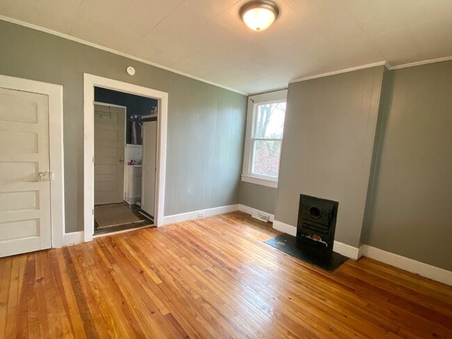 Building Photo - 2 Bedroom House in Seneca