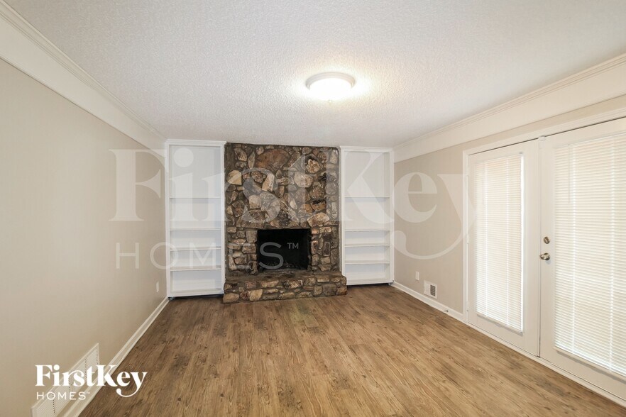 Building Photo - 4618 Forest Pl