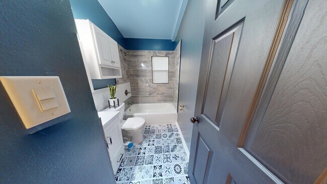 Building Photo - 737 E 47th Ave