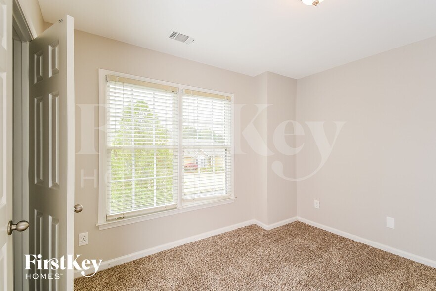 Building Photo - 506 Millside Tr