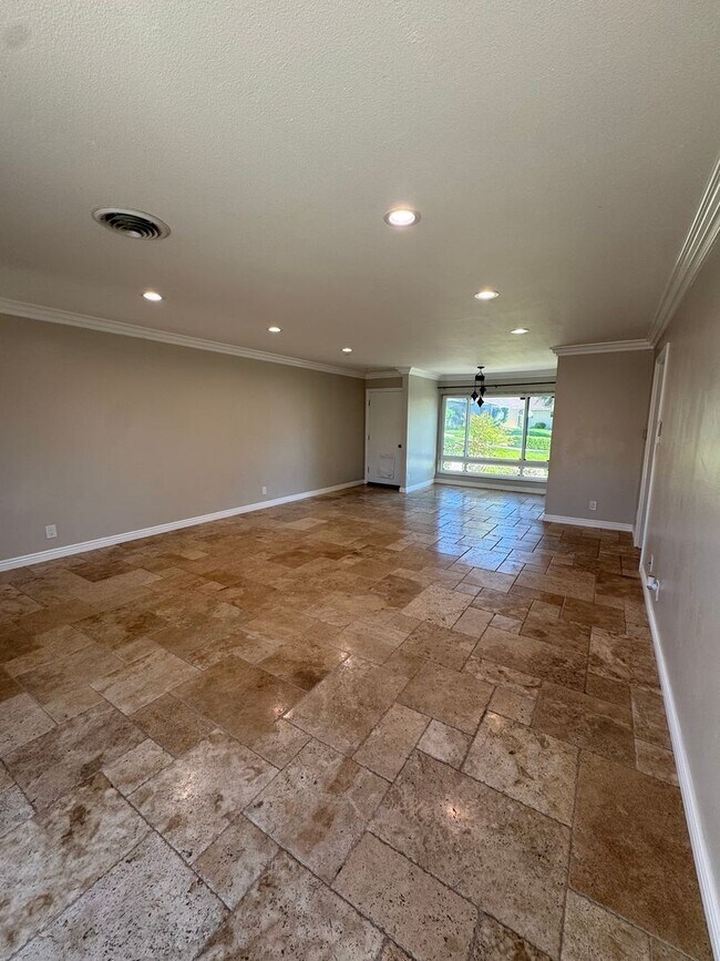 Building Photo - Turnkey Single-Story Home in Prime Camaril...