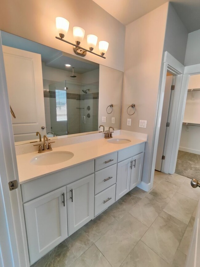 Building Photo - Spacious 6 Bed, 3.5 Bath Home in Clinton, UT