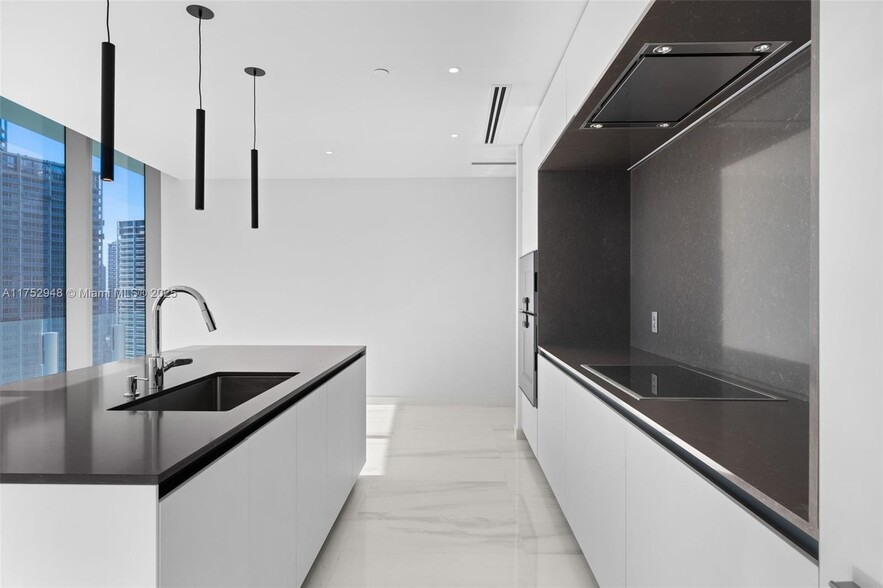 Building Photo - 300 Biscayne Boulevard Way