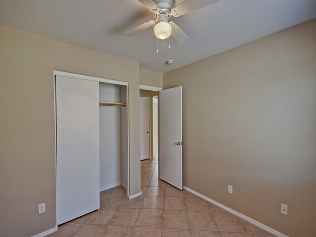 Building Photo - 8110 S 48th Ln