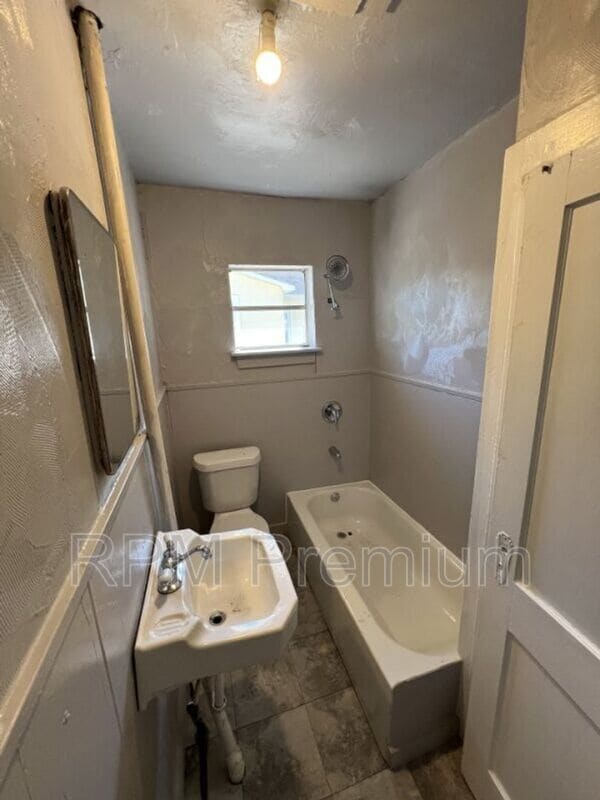 Building Photo - 13363 Sunshine Rd