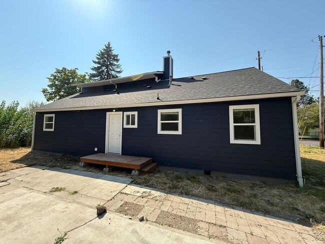 Building Photo - 2525 SE Thompson St