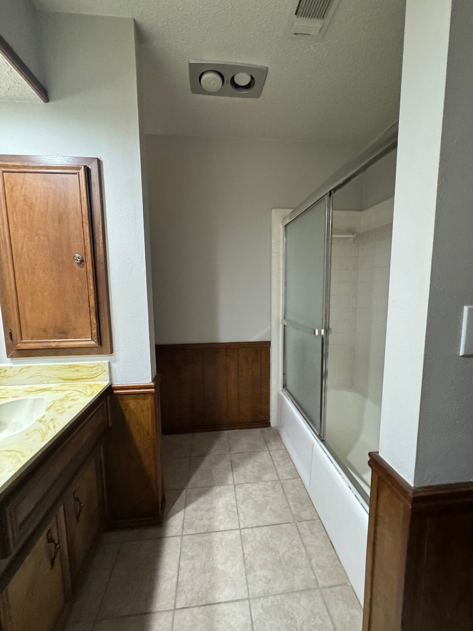 Building Photo - 8608 Geneva Ave