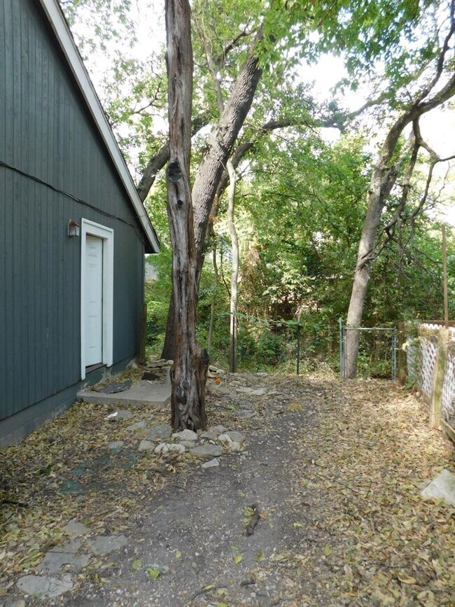 Building Photo - 1604 Summer Creek Ct