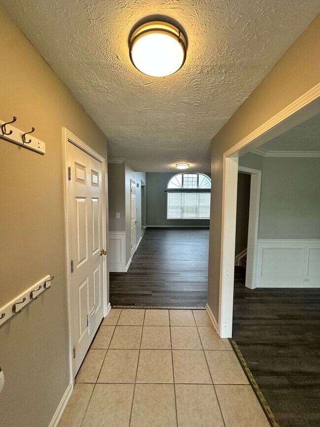 Building Photo - 9215 Eminence Ct