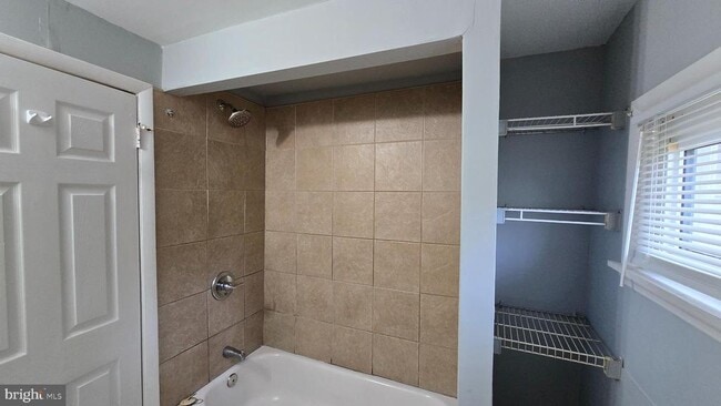 Building Photo - 9 Magnolia St